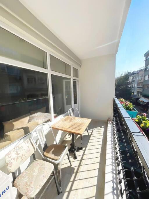 Appartamento House In The Center Of Kadikoy Provincia di Provincia di Istanbul Esterno foto